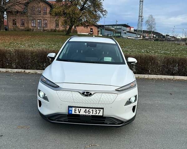 Белый Хендай Kona Electric, объемом двигателя 0 л и пробегом 84 тыс. км за 13250 $, фото 1 на Automoto.ua