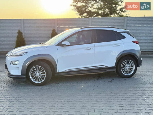 Білий Хендай Kona Electric, об'ємом двигуна 0 л та пробігом 138 тис. км за 15999 $, фото 5 на Automoto.ua