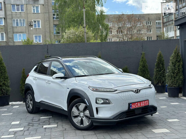 Білий Хендай Kona Electric, об'ємом двигуна 0 л та пробігом 75 тис. км за 18990 $, фото 64 на Automoto.ua