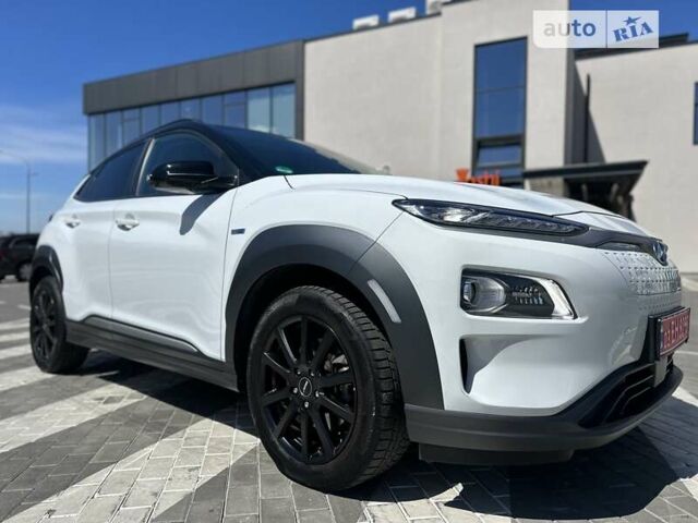 Белый Хендай Kona Electric, объемом двигателя 0 л и пробегом 37 тыс. км за 18500 $, фото 16 на Automoto.ua