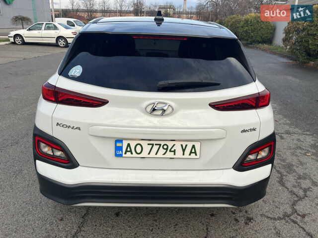 Белый Хендай Kona Electric, объемом двигателя 0 л и пробегом 110 тыс. км за 16300 $, фото 4 на Automoto.ua