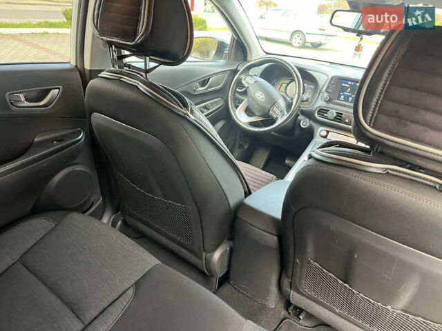 Белый Хендай Kona Electric, объемом двигателя 0 л и пробегом 110 тыс. км за 16300 $, фото 13 на Automoto.ua