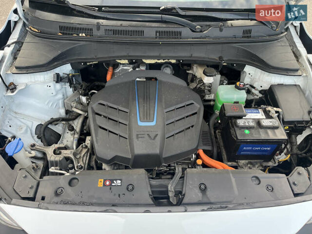 Белый Хендай Kona Electric, объемом двигателя 0 л и пробегом 110 тыс. км за 16300 $, фото 20 на Automoto.ua