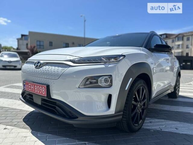 Білий Хендай Kona Electric, об'ємом двигуна 0 л та пробігом 37 тис. км за 18500 $, фото 5 на Automoto.ua