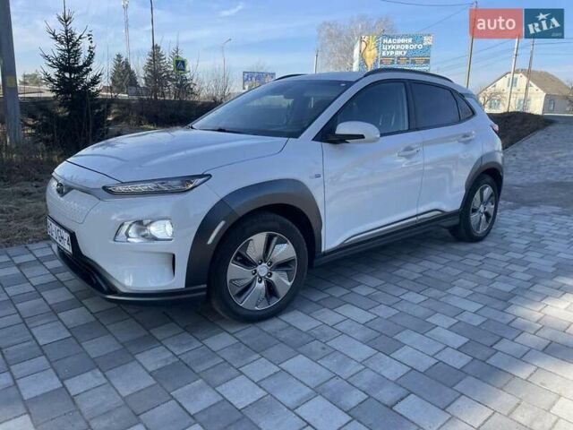 Белый Хендай Kona Electric, объемом двигателя 0 л и пробегом 111 тыс. км за 16500 $, фото 12 на Automoto.ua