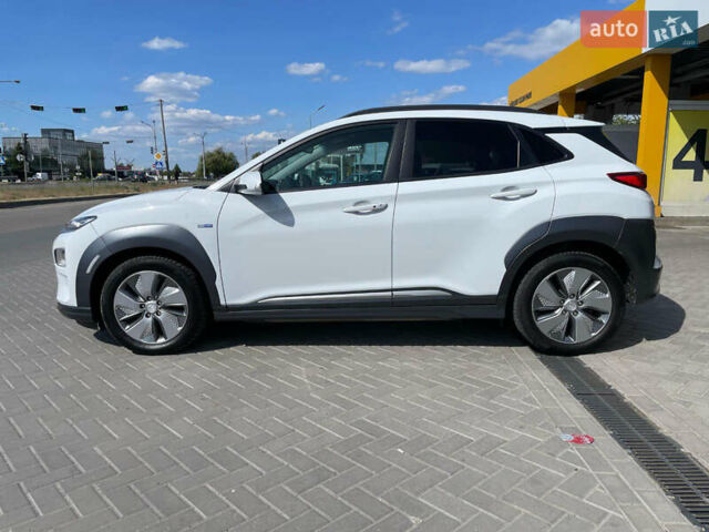 Білий Хендай Kona Electric, об'ємом двигуна 0 л та пробігом 118 тис. км за 17400 $, фото 3 на Automoto.ua