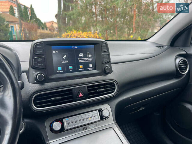 Белый Хендай Kona Electric, объемом двигателя 0 л и пробегом 93 тыс. км за 14790 $, фото 13 на Automoto.ua