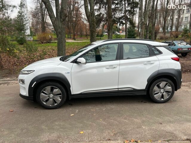 Белый Хендай Kona Electric, объемом двигателя 0 л и пробегом 93 тыс. км за 14790 $, фото 7 на Automoto.ua