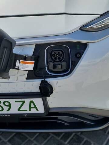 Белый Хендай Kona Electric, объемом двигателя 0 л и пробегом 68 тыс. км за 21400 $, фото 44 на Automoto.ua