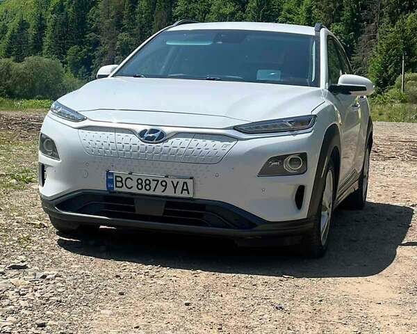 Белый Хендай Kona Electric, объемом двигателя 0 л и пробегом 113 тыс. км за 18500 $, фото 2 на Automoto.ua