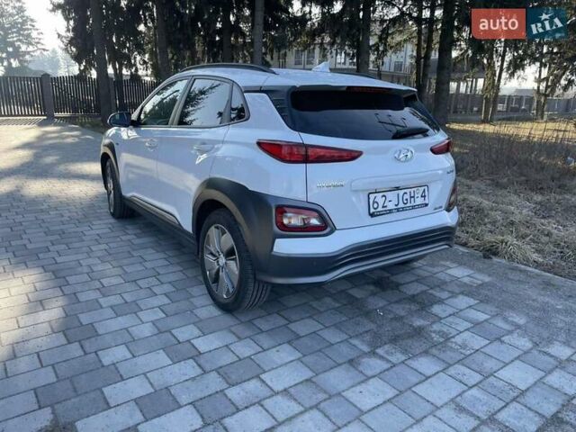 Белый Хендай Kona Electric, объемом двигателя 0 л и пробегом 111 тыс. км за 16500 $, фото 9 на Automoto.ua