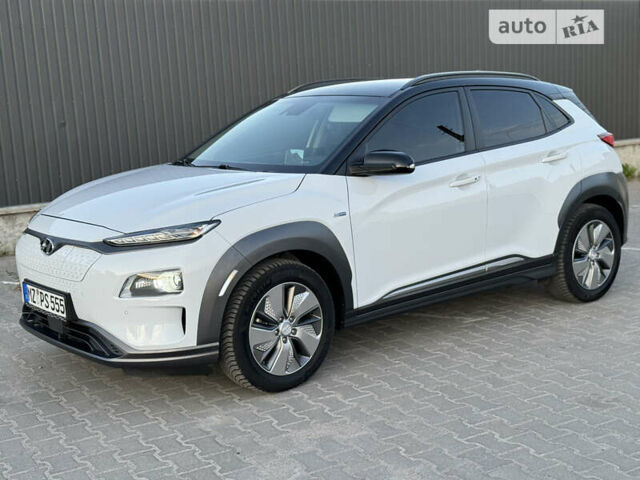 Белый Хендай Kona Electric, объемом двигателя 0 л и пробегом 68 тыс. км за 18300 $, фото 19 на Automoto.ua