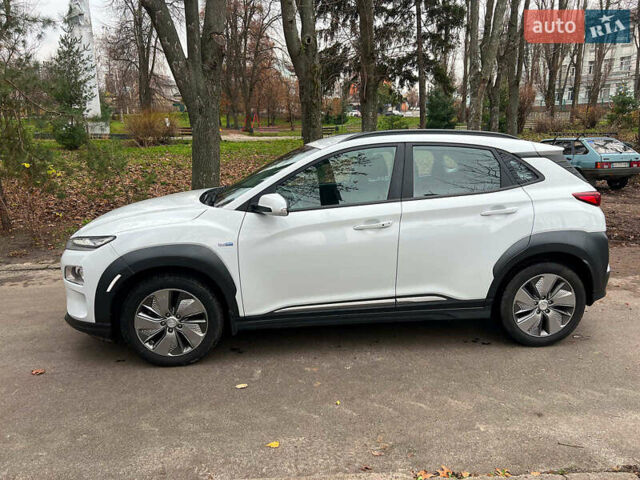 Белый Хендай Kona Electric, объемом двигателя 0 л и пробегом 93 тыс. км за 14790 $, фото 7 на Automoto.ua
