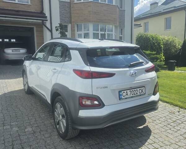 Білий Хендай Kona Electric, об'ємом двигуна 0 л та пробігом 90 тис. км за 15500 $, фото 5 на Automoto.ua