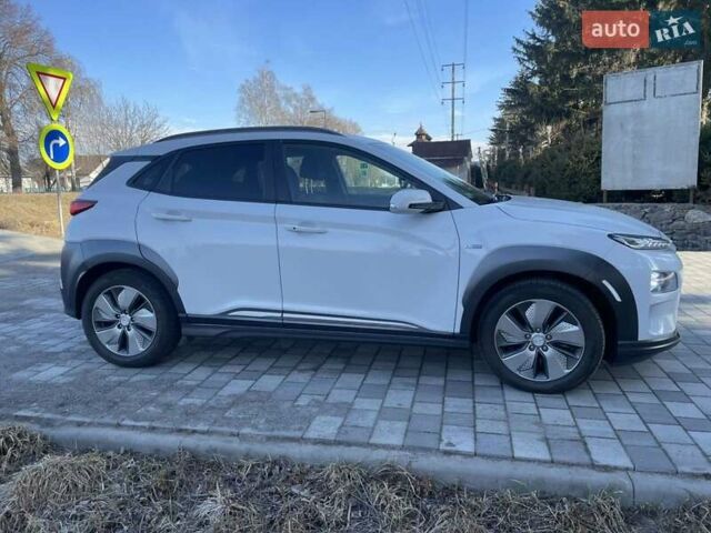 Белый Хендай Kona Electric, объемом двигателя 0 л и пробегом 111 тыс. км за 16500 $, фото 6 на Automoto.ua
