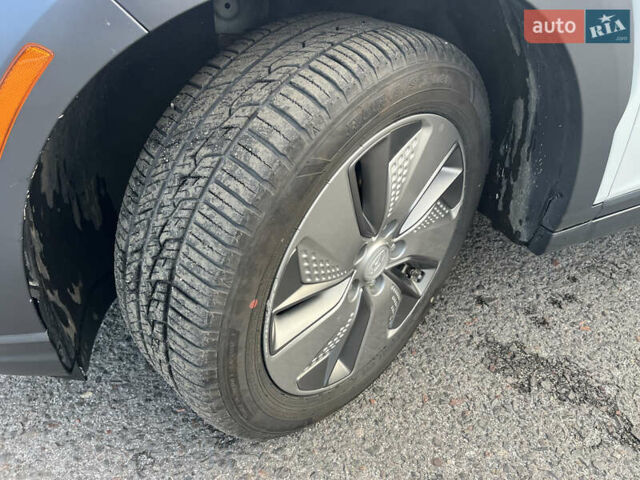 Белый Хендай Kona Electric, объемом двигателя 0 л и пробегом 110 тыс. км за 16300 $, фото 18 на Automoto.ua