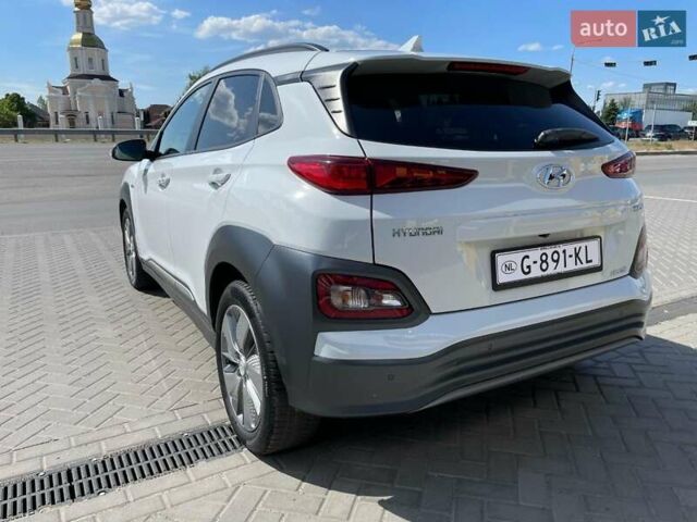 Білий Хендай Kona Electric, об'ємом двигуна 0 л та пробігом 118 тис. км за 17400 $, фото 8 на Automoto.ua