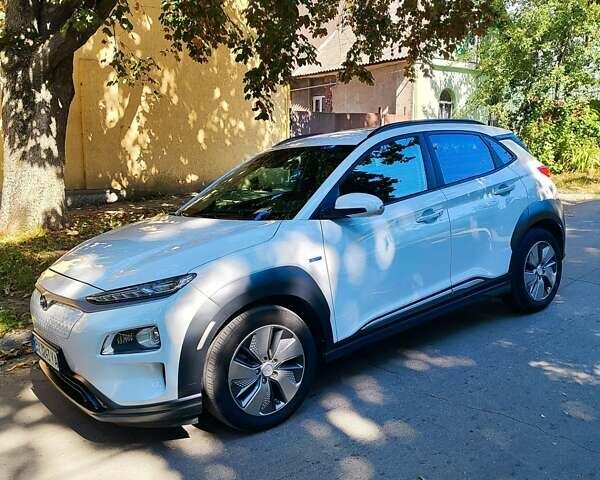Белый Хендай Kona Electric, объемом двигателя 0 л и пробегом 107 тыс. км за 16500 $, фото 7 на Automoto.ua