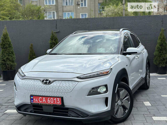 Белый Хендай Kona Electric, объемом двигателя 0 л и пробегом 75 тыс. км за 18990 $, фото 4 на Automoto.ua