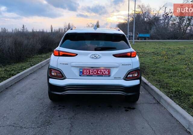 Белый Хендай Kona Electric, объемом двигателя 0 л и пробегом 210 тыс. км за 16500 $, фото 2 на Automoto.ua