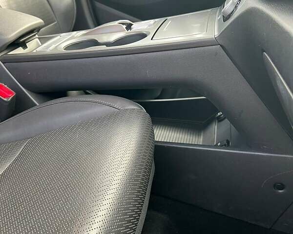 Белый Хендай Kona Electric, объемом двигателя 0 л и пробегом 84 тыс. км за 13250 $, фото 18 на Automoto.ua