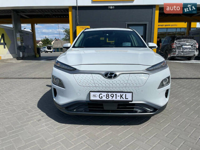 Білий Хендай Kona Electric, об'ємом двигуна 0 л та пробігом 118 тис. км за 17400 $, фото 8 на Automoto.ua