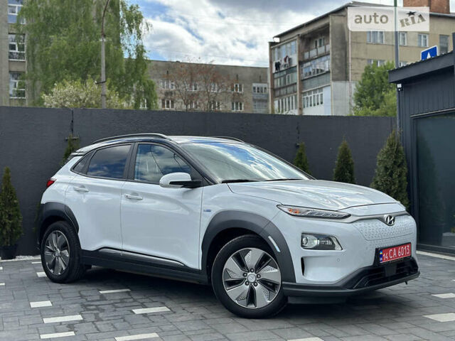 Белый Хендай Kona Electric, объемом двигателя 0 л и пробегом 75 тыс. км за 18990 $, фото 13 на Automoto.ua