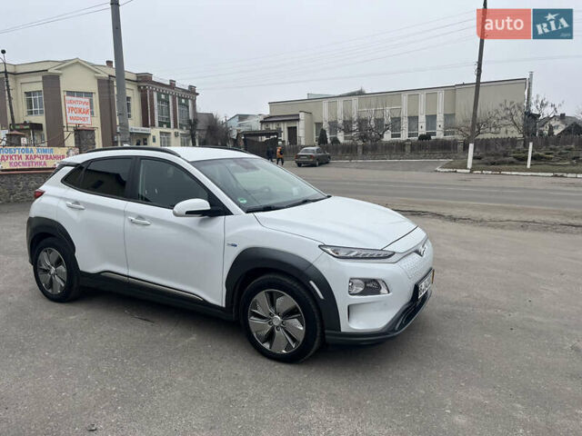 Білий Хендай Kona Electric, об'ємом двигуна 0 л та пробігом 67 тис. км за 17300 $, фото 8 на Automoto.ua