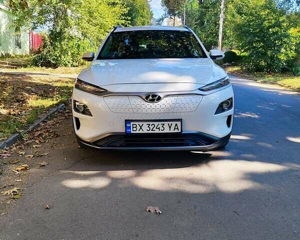 Белый Хендай Kona Electric, объемом двигателя 0 л и пробегом 107 тыс. км за 16500 $, фото 8 на Automoto.ua