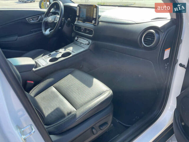 Білий Хендай Kona Electric, об'ємом двигуна 0 л та пробігом 118 тис. км за 17400 $, фото 15 на Automoto.ua