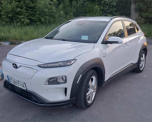 Белый Хендай Kona Electric, объемом двигателя 0 л и пробегом 113 тыс. км за 18500 $, фото 3 на Automoto.ua
