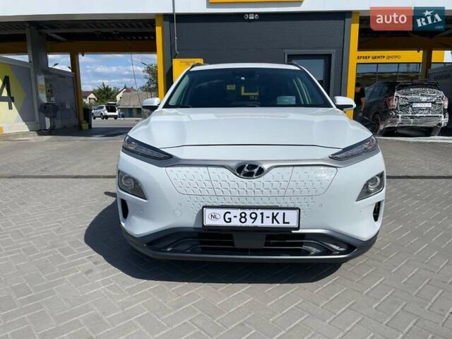 Білий Хендай Kona Electric, об'ємом двигуна 0 л та пробігом 118 тис. км за 17400 $, фото 9 на Automoto.ua