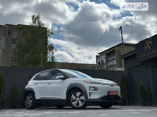 Білий Хендай Kona Electric, об'ємом двигуна 0 л та пробігом 75 тис. км за 18990 $, фото 16 на Automoto.ua