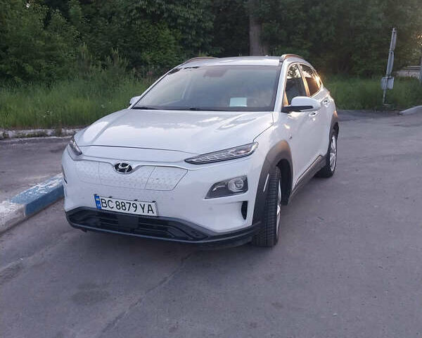 Белый Хендай Kona Electric, объемом двигателя 0 л и пробегом 113 тыс. км за 18500 $, фото 4 на Automoto.ua