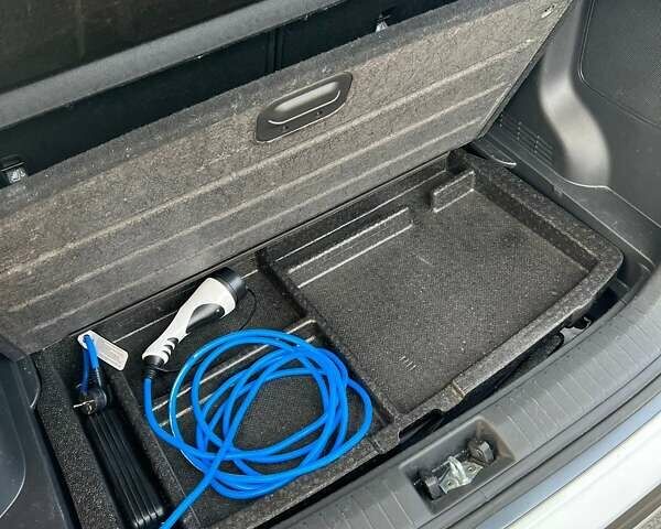 Белый Хендай Kona Electric, объемом двигателя 0 л и пробегом 84 тыс. км за 13250 $, фото 8 на Automoto.ua