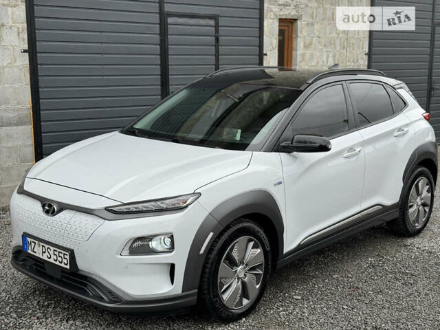 Белый Хендай Kona Electric, объемом двигателя 0 л и пробегом 67 тыс. км за 18950 $, фото 27 на Automoto.ua