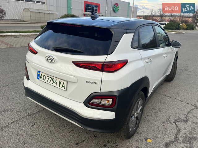 Белый Хендай Kona Electric, объемом двигателя 0 л и пробегом 110 тыс. км за 16300 $, фото 5 на Automoto.ua