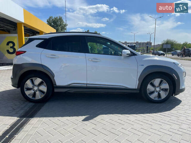 Білий Хендай Kona Electric, об'ємом двигуна 0 л та пробігом 118 тис. км за 17400 $, фото 2 на Automoto.ua