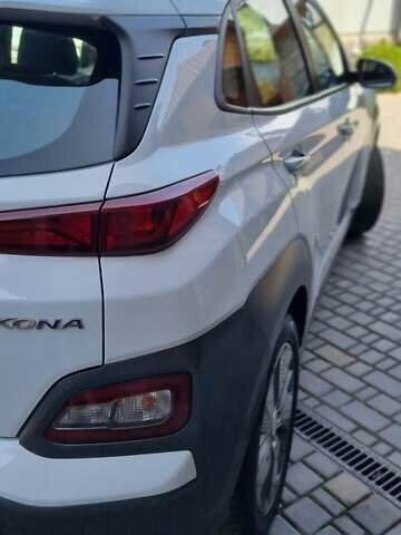 Білий Хендай Kona Electric, об'ємом двигуна 0 л та пробігом 68 тис. км за 20700 $, фото 14 на Automoto.ua