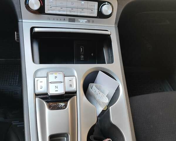 Белый Хендай Kona Electric, объемом двигателя 0 л и пробегом 107 тыс. км за 16500 $, фото 11 на Automoto.ua