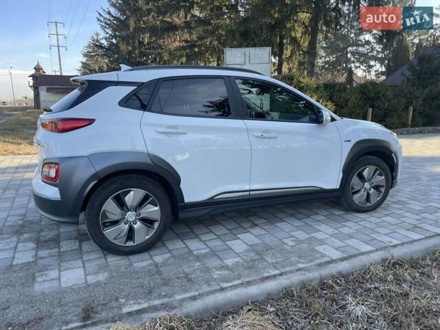 Белый Хендай Kona Electric, объемом двигателя 0 л и пробегом 111 тыс. км за 16500 $, фото 7 на Automoto.ua