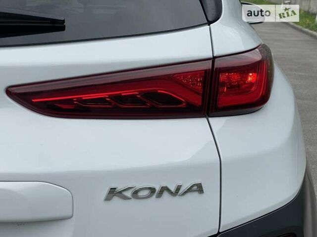 Белый Хендай Kona Electric, объемом двигателя 0 л и пробегом 86 тыс. км за 21900 $, фото 8 на Automoto.ua