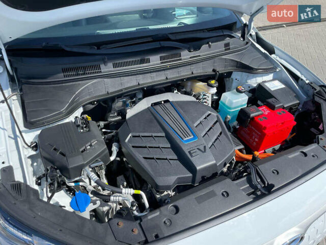 Білий Хендай Kona Electric, об'ємом двигуна 0 л та пробігом 118 тис. км за 17400 $, фото 26 на Automoto.ua