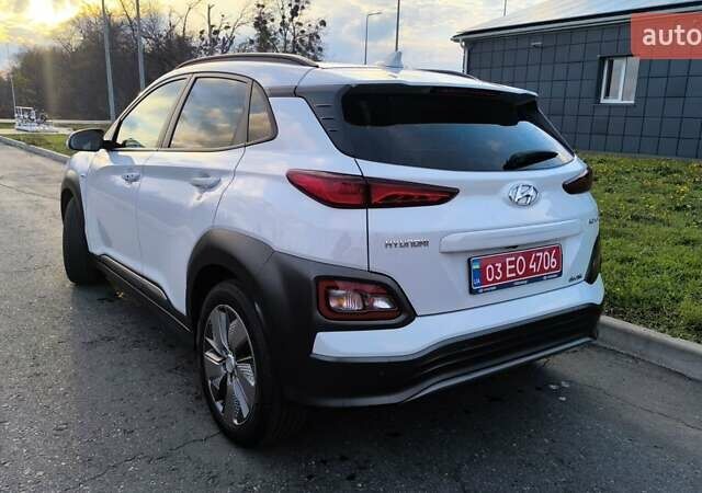 Белый Хендай Kona Electric, объемом двигателя 0 л и пробегом 210 тыс. км за 16500 $, фото 6 на Automoto.ua