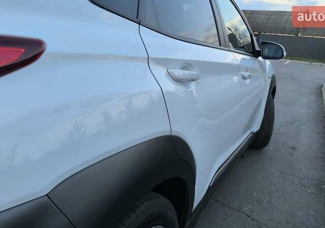 Белый Хендай Kona Electric, объемом двигателя 0 л и пробегом 210 тыс. км за 16500 $, фото 15 на Automoto.ua