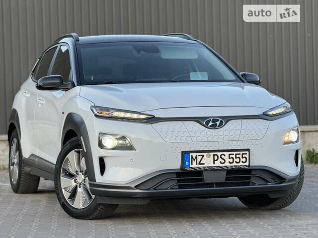 Белый Хендай Kona Electric, объемом двигателя 0 л и пробегом 68 тыс. км за 18300 $, фото 2 на Automoto.ua