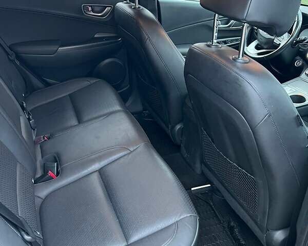 Белый Хендай Kona Electric, объемом двигателя 0 л и пробегом 84 тыс. км за 13250 $, фото 17 на Automoto.ua