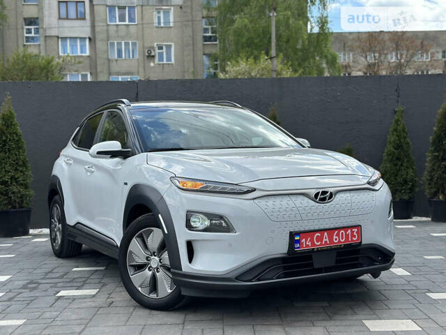 Білий Хендай Kona Electric, об'ємом двигуна 0 л та пробігом 75 тис. км за 18990 $, фото 11 на Automoto.ua