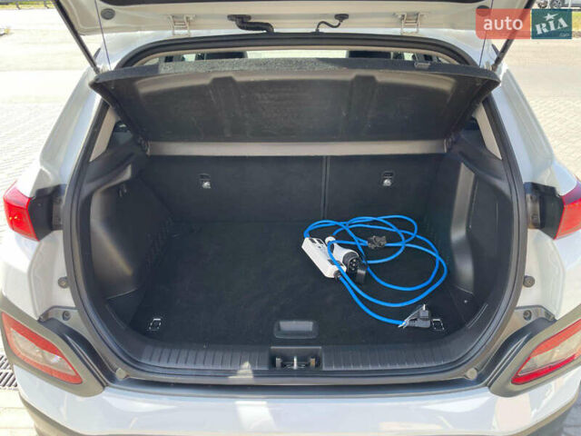 Білий Хендай Kona Electric, об'ємом двигуна 0 л та пробігом 118 тис. км за 17400 $, фото 22 на Automoto.ua