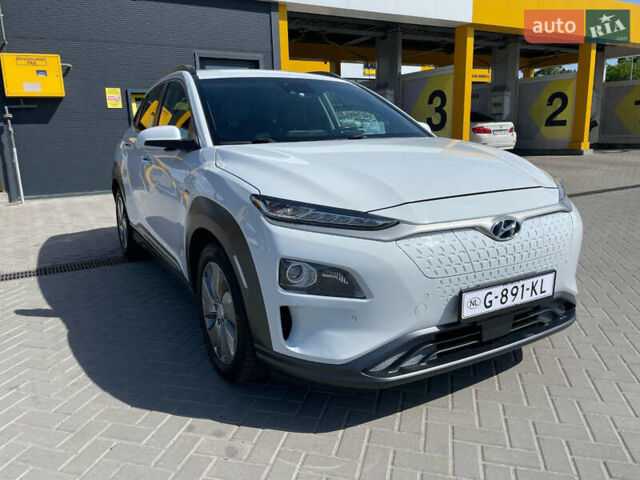 Білий Хендай Kona Electric, об'ємом двигуна 0 л та пробігом 118 тис. км за 17400 $, фото 4 на Automoto.ua